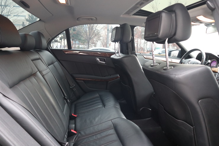 2011 MERCEDES-BENZ E300 – Image 45