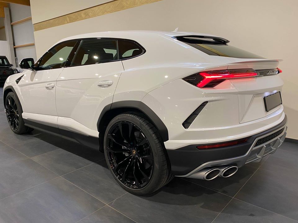 2020 Lamborghini Urus 4.0L V8 – Image 2
