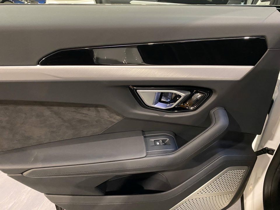 2020 Lamborghini Urus 4.0L V8 – Image 3