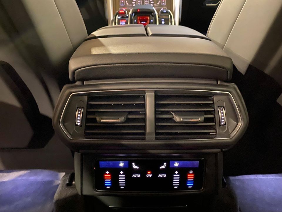 2020 Lamborghini Urus 4.0L V8 – Image 10