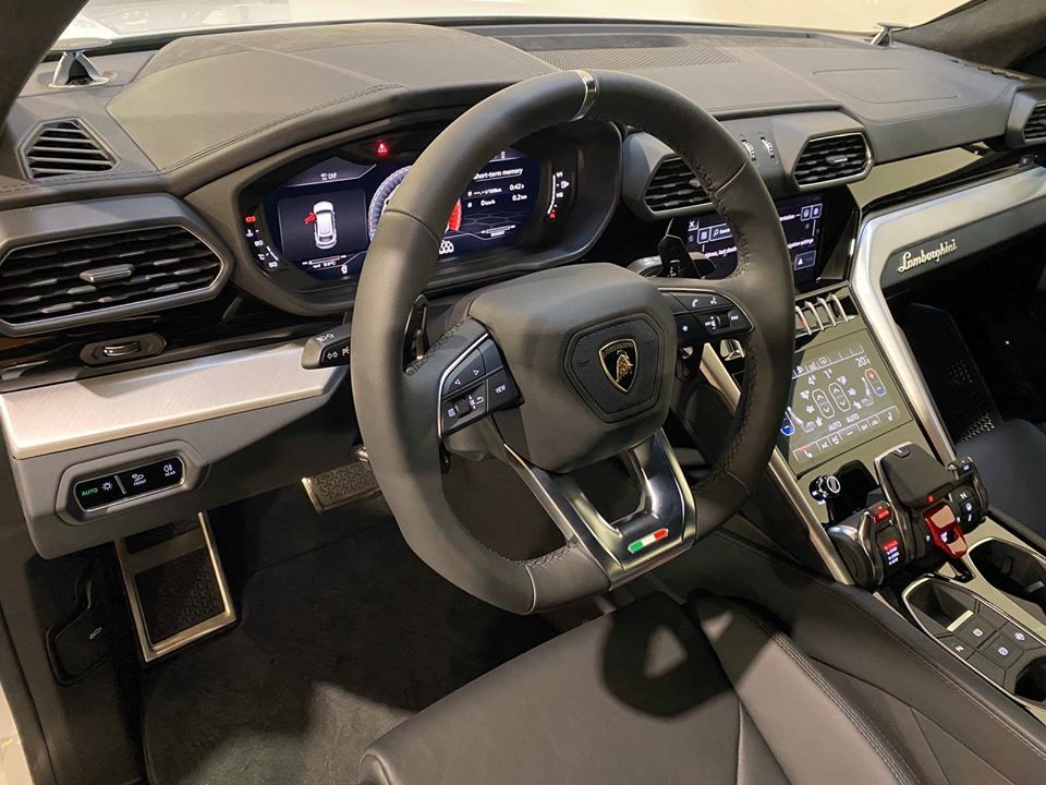 2020 Lamborghini Urus 4.0L V8 – Image 18