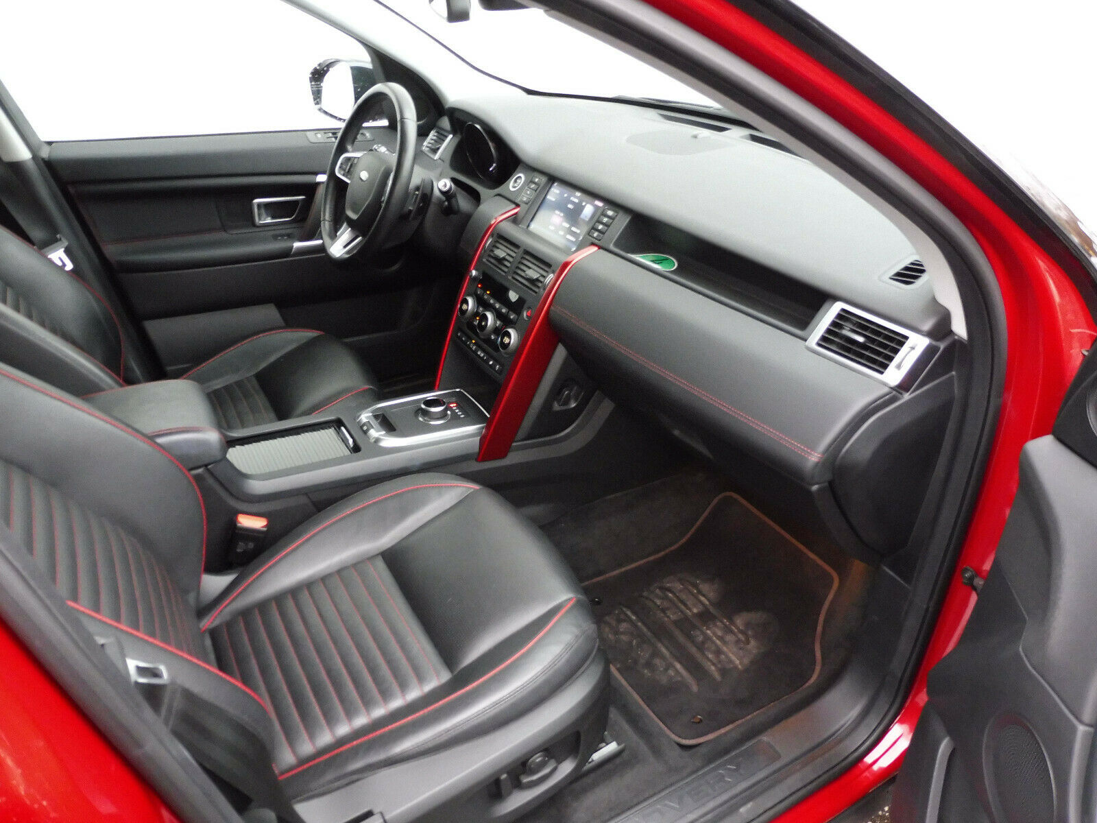 2017 Land Rover Discovery Sport 2.0 SE – Image 13