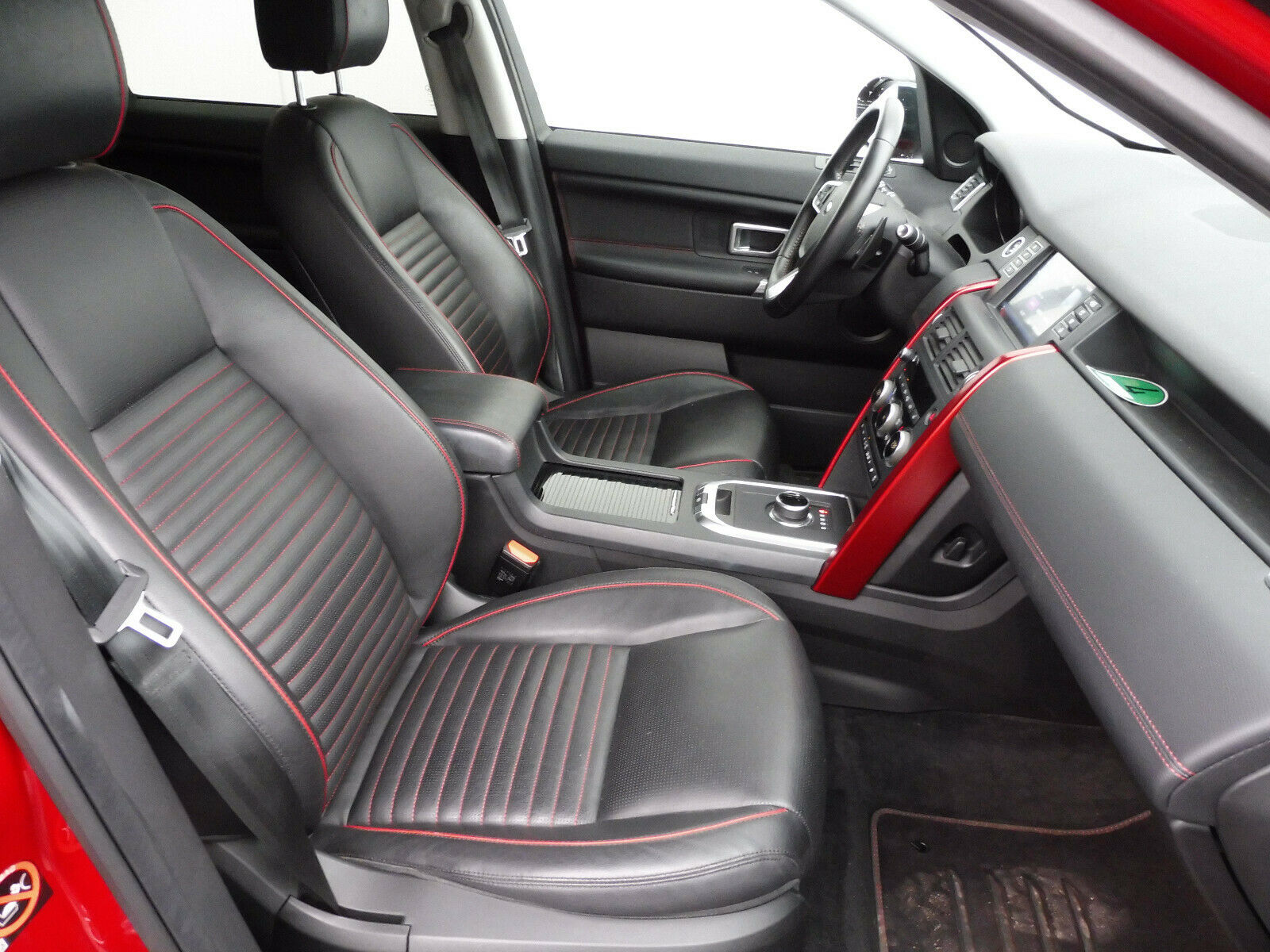 2017 Land Rover Discovery Sport 2.0 SE – Image 14