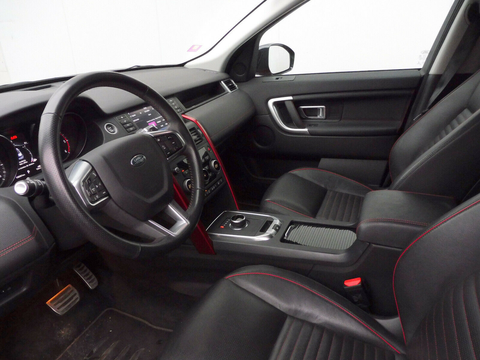 2017 Land Rover Discovery Sport 2.0 SE – Image 3