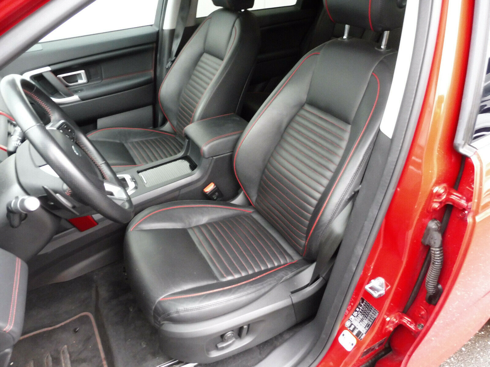 2017 Land Rover Discovery Sport 2.0 SE – Image 4