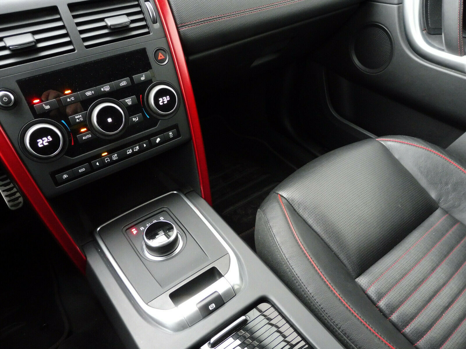 2017 Land Rover Discovery Sport 2.0 SE – Image 9