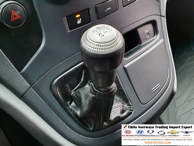 2009 Hyundai H-1/Grand Starex 2.5L – Image 9