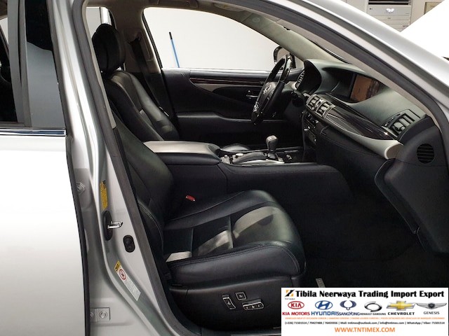 2013 Lexus LS460 AWD – Image 9