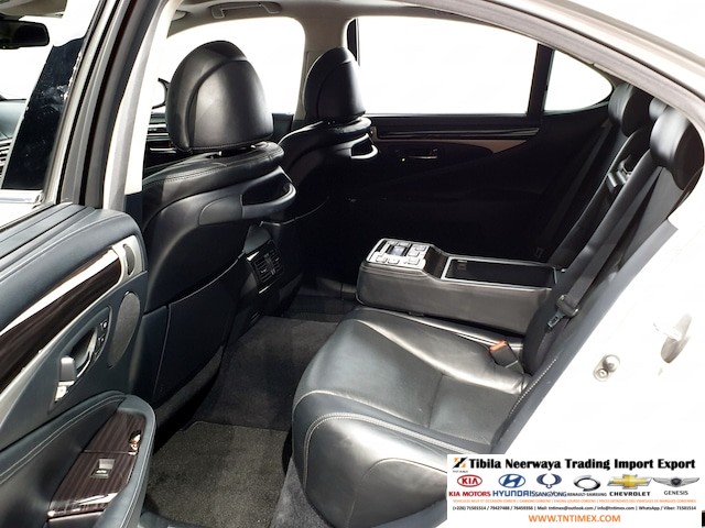 2013 Lexus LS460 AWD – Image 10