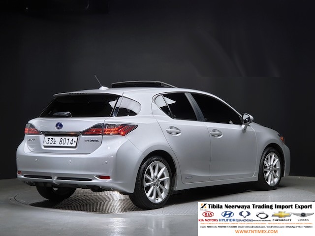 2012 Lexus CT200h 1.8L Compact Luxury – Image 3