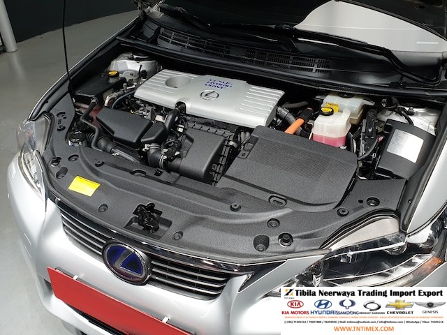 2012 Lexus CT200h 1.8L Compact Luxury – Image 7