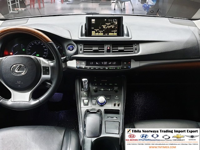 2012 Lexus CT200h 1.8L Compact Luxury – Image 8