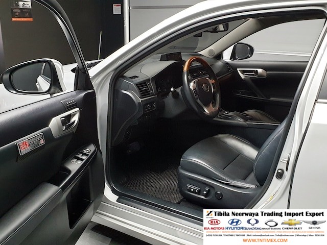 2012 Lexus CT200h 1.8L Compact Luxury – Image 11