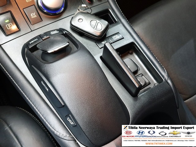 2012 Lexus CT200h 1.8L Compact Luxury – Image 16