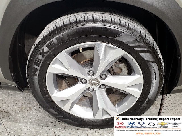 2015 Lexus NX300h Executive – Image 6