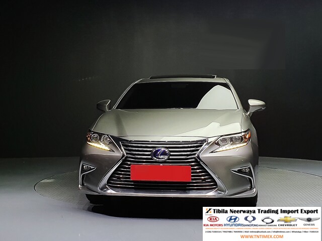 2017 Lexus ES300h Premium – Image 4