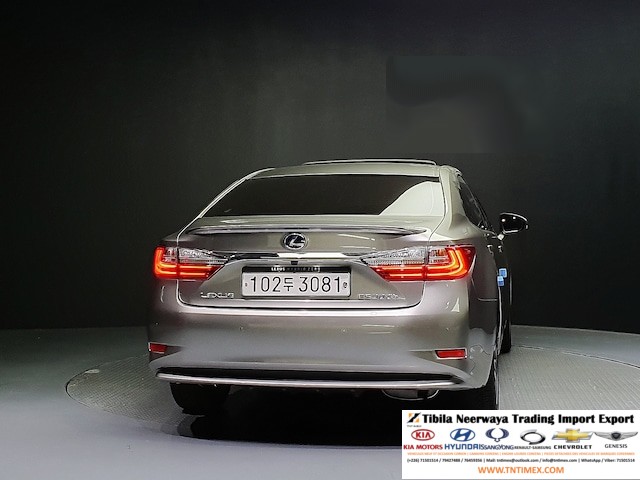 2017 Lexus ES300h Premium – Image 5