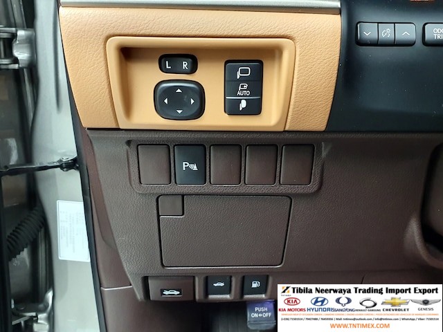 2017 Lexus ES300h Premium – Image 12