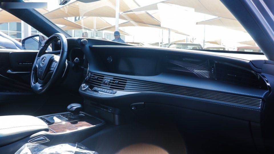 2018 Lexus LS500 AWD – Image 4