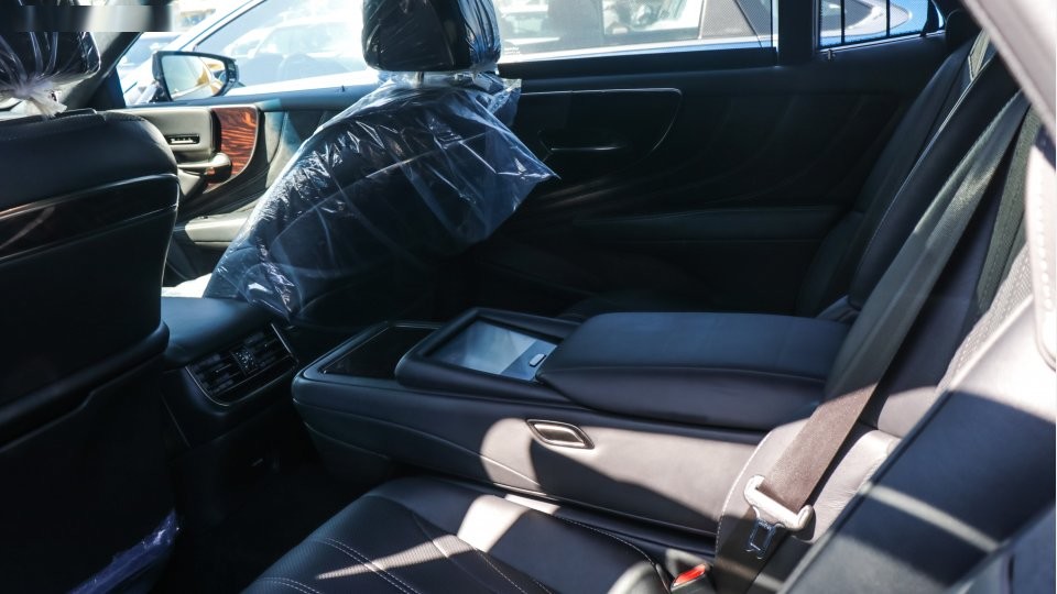 2018 Lexus LS500 AWD – Image 3