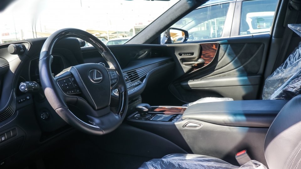 2018 Lexus LS500 AWD – Image 5