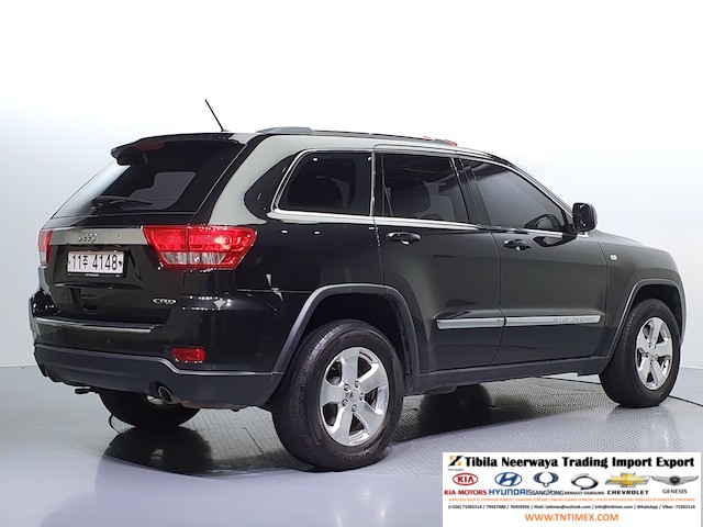 2012 Jeep Grand Cherokee 3.0L CRD Laredo – Image 3