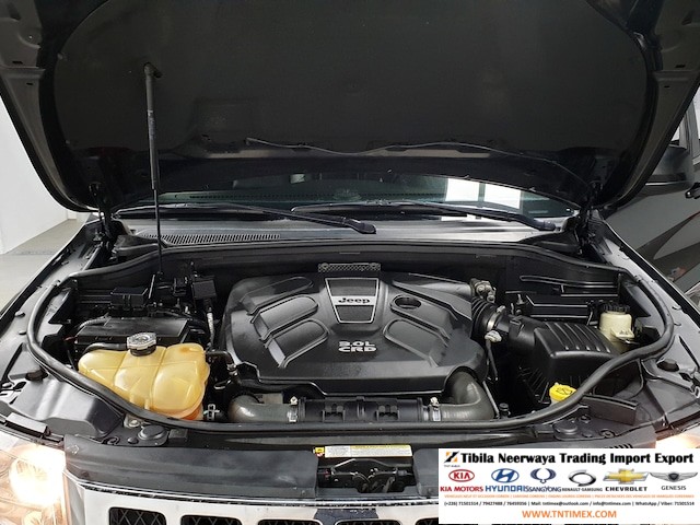 2012 Jeep Grand Cherokee 3.0L CRD Laredo – Image 7