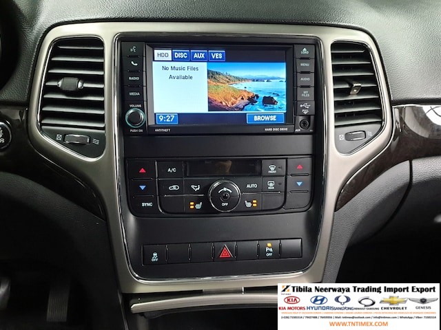 2012 Jeep Grand Cherokee 3.0L CRD Laredo – Image 17