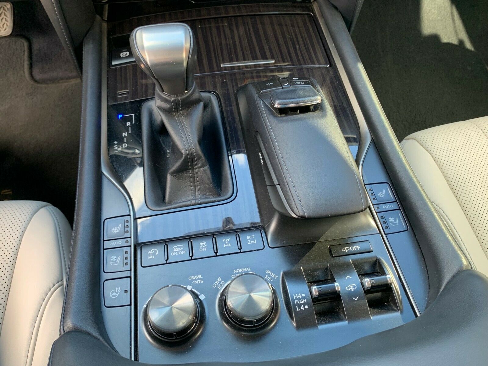 2016 Lexus LX450d 4.5L V8 – Image 6