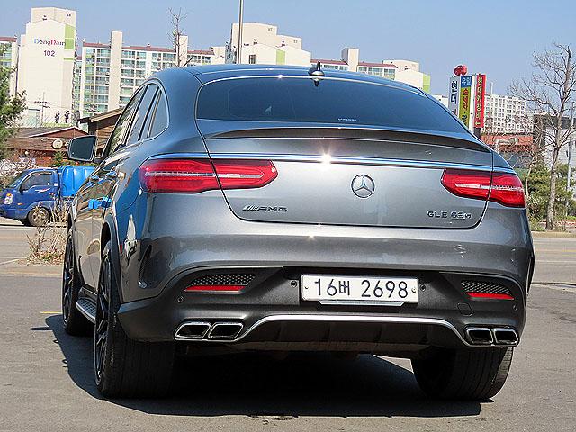 2017 Mercedes-Benz GLE 63 AMG S 4-Matic – Image 2