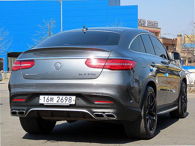 2017 Mercedes-Benz GLE 63 AMG S 4-Matic – Image 3