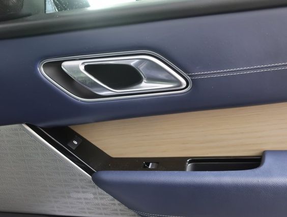 2018 Land Rover Range Rover Velar 2.0L R-Dynamic SE – Image 14