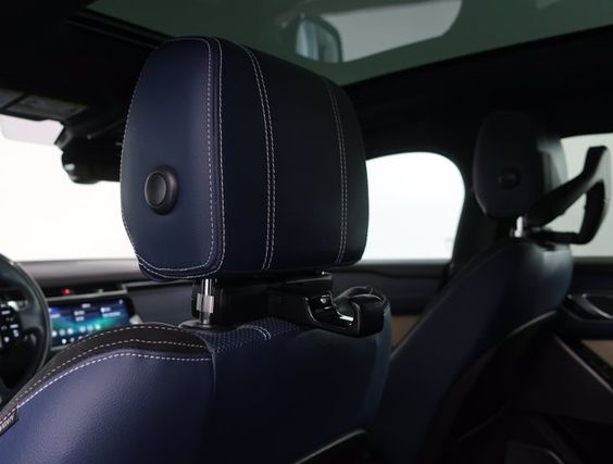 2018 Land Rover Range Rover Velar 2.0L R-Dynamic SE – Image 17