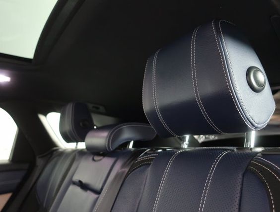 2018 Land Rover Range Rover Velar 2.0L R-Dynamic SE – Image 19