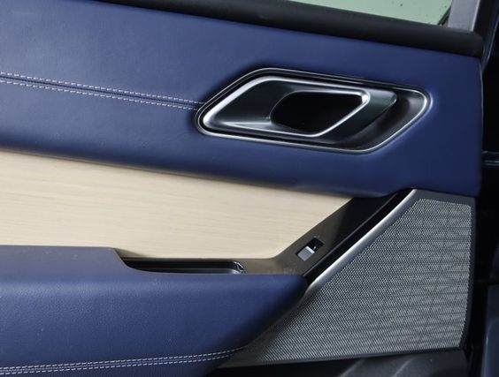 2018 Land Rover Range Rover Velar 2.0L R-Dynamic SE – Image 21