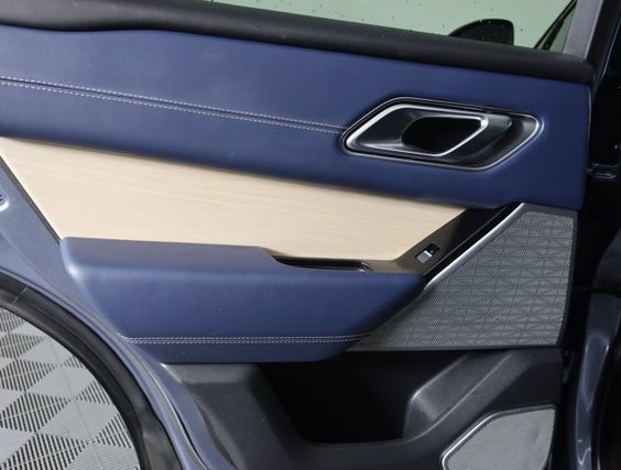 2018 Land Rover Range Rover Velar 2.0L R-Dynamic SE – Image 22