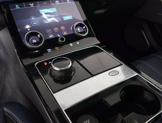 2018 Land Rover Range Rover Velar 2.0L R-Dynamic SE – Image 23