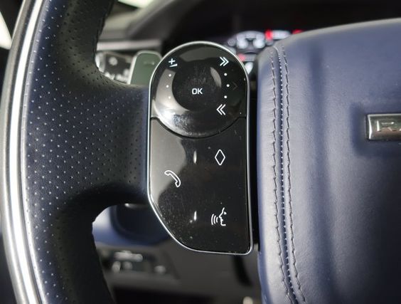 2018 Land Rover Range Rover Velar 2.0L R-Dynamic SE – Image 26