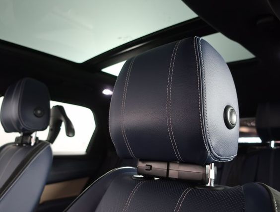 2018 Land Rover Range Rover Velar 2.0L R-Dynamic SE – Image 30