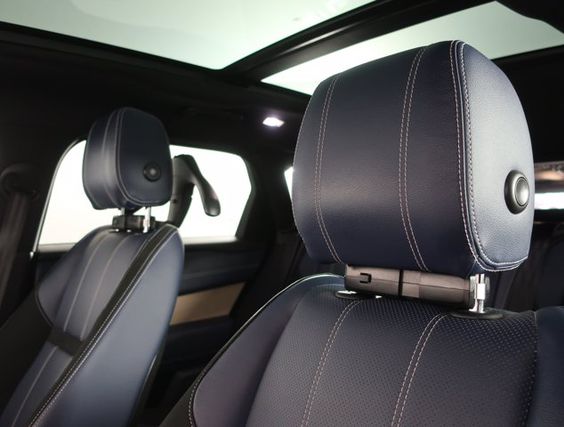 2018 Land Rover Range Rover Velar 2.0L R-Dynamic SE – Image 31