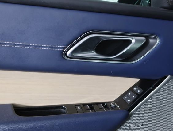 2018 Land Rover Range Rover Velar 2.0L R-Dynamic SE – Image 33