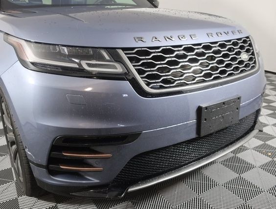 2018 Land Rover Range Rover Velar 2.0L R-Dynamic SE – Image 7