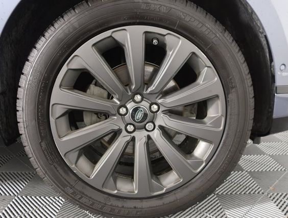 2018 Land Rover Range Rover Velar 2.0L R-Dynamic SE – Image 8