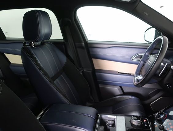2018 Land Rover Range Rover Velar 2.0L R-Dynamic SE – Image 9