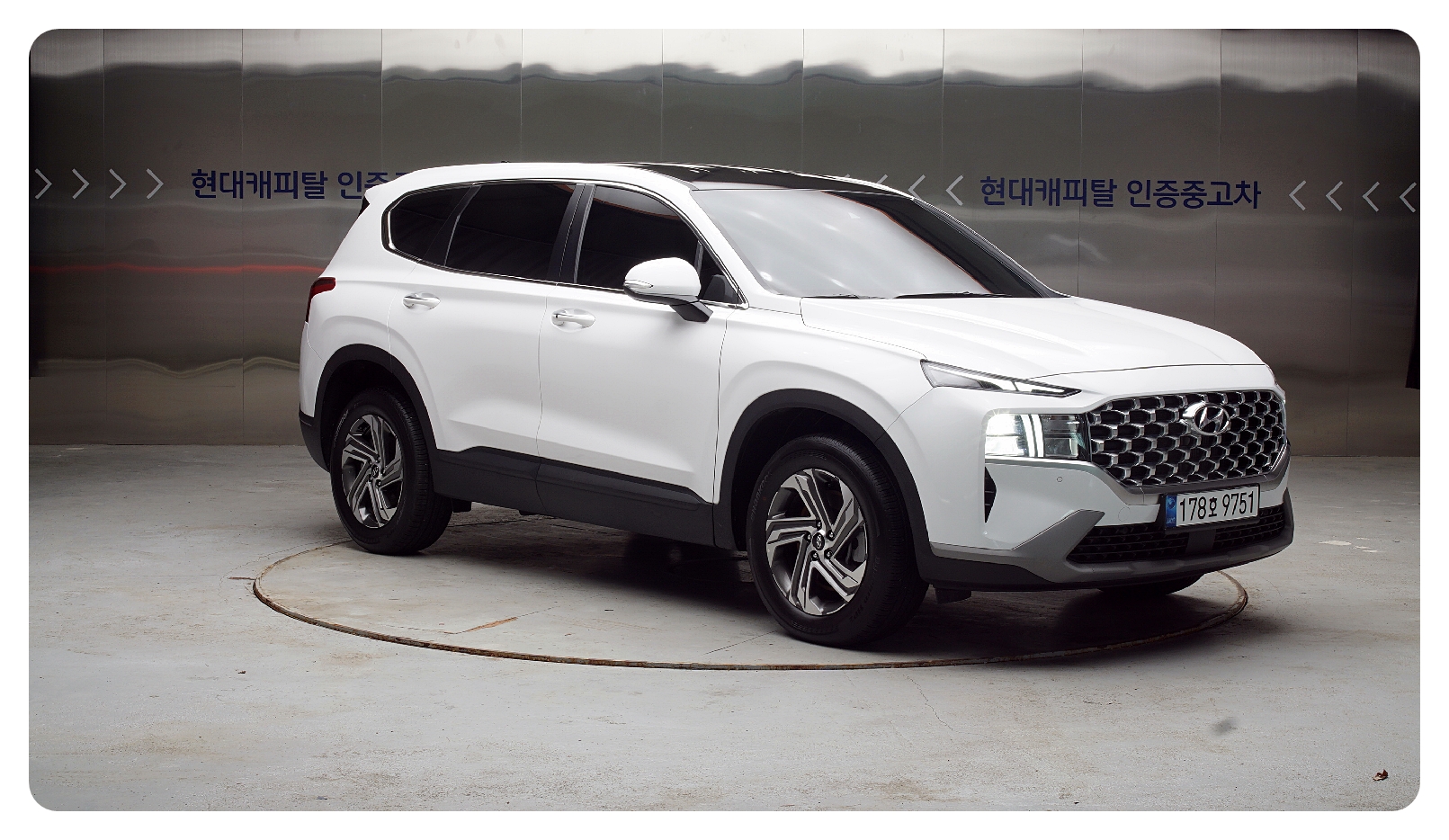 2021 Hyundai Santa Fe 2.5L Premium – Image 3