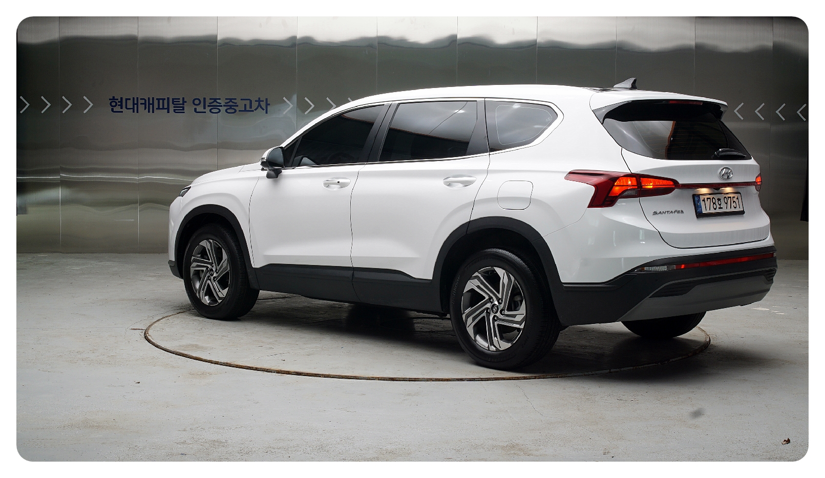 2021 Hyundai Santa Fe 2.5L Premium – Image 4