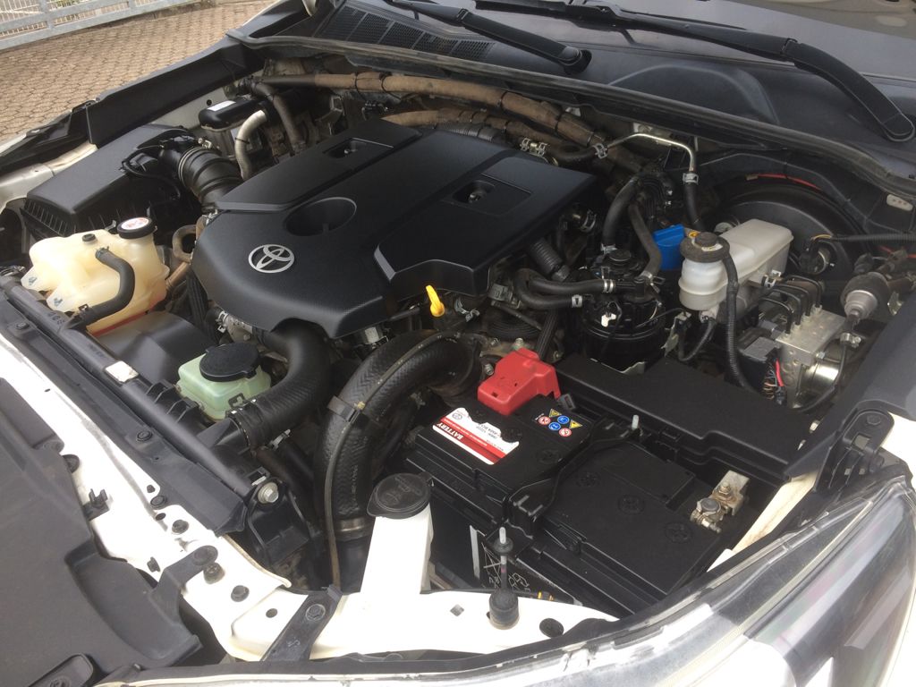 2017 Toyota Hilux 2.4L 4X4 – Image 12