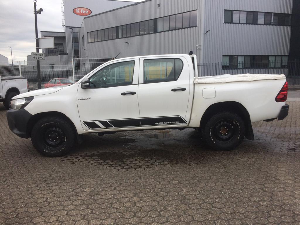 2017 Toyota Hilux 2.4L 4X4 – Image 4