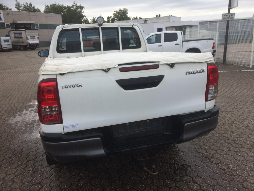 2017 Toyota Hilux 2.4L 4X4 – Image 5