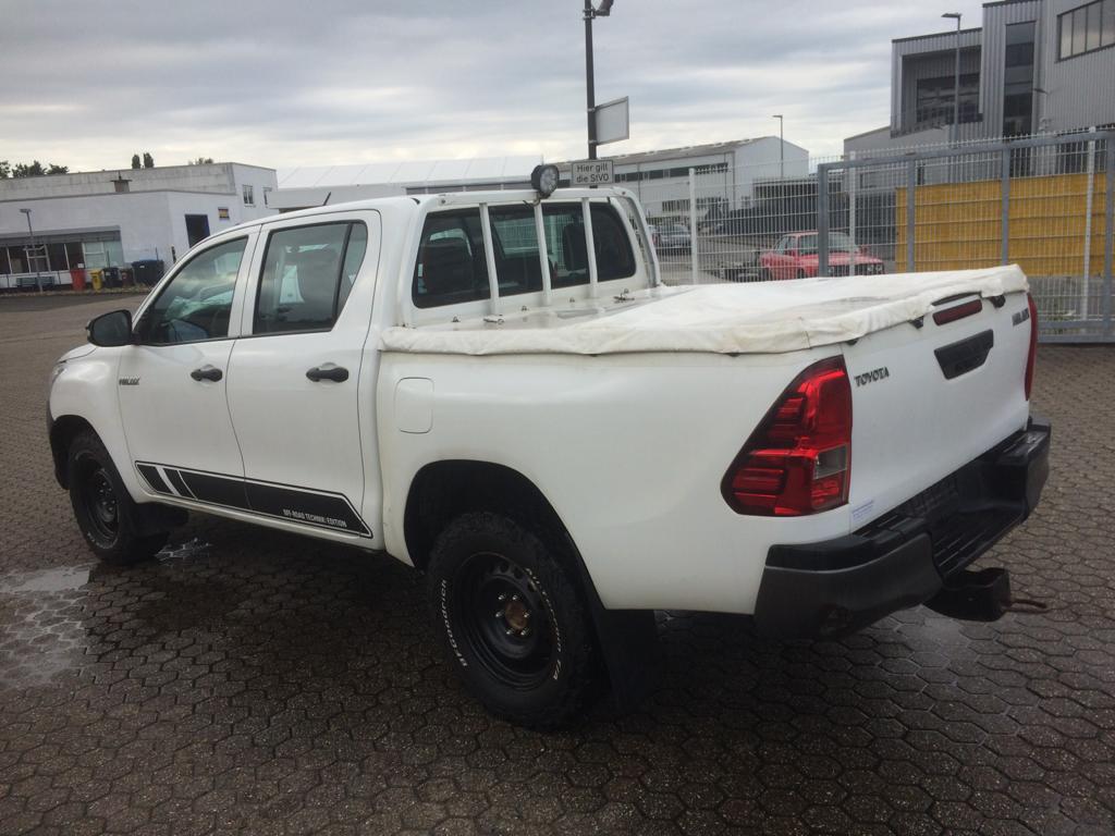 2017 Toyota Hilux 2.4L 4X4 – Image 6
